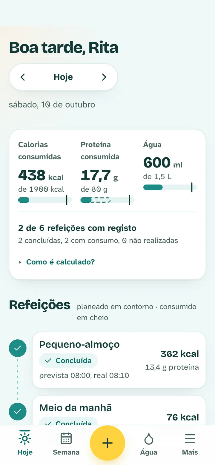 Ecrã Hoje no telemóvel com o resumo do dia e as refeições concluídas.